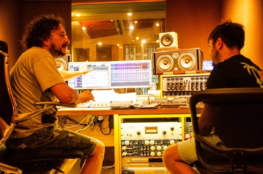 Book a session with a professional online session drummer